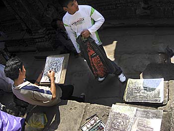 Artisans at Angkor Thom by Asienreisender