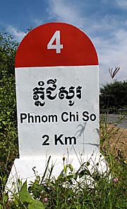 Kilometer Stone to Phnom Chi So by Asienreisender