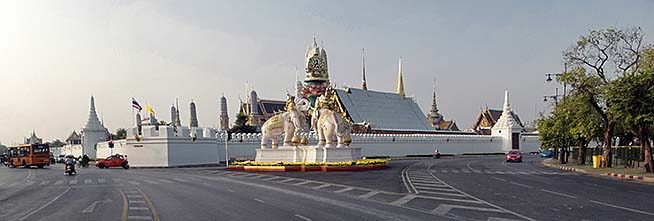 Wat Phra Kaeo by Asienreisender
