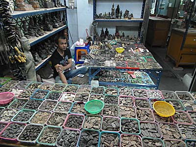 Bangkoks Amulet Market by Asienreisender