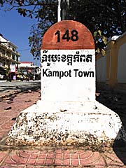 Kampot Kilometerstone by Asienreisender