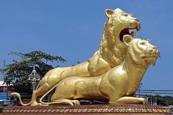 Lion Roundabout in Sihanoukville by Asienreisender