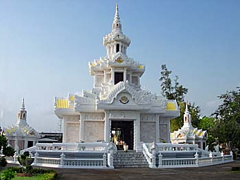 'Nakhon Si Thammarat's City Shrine' by Asienreisender