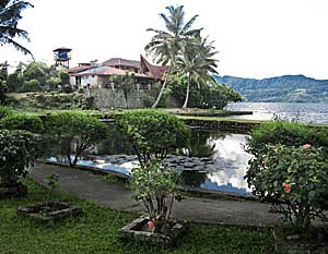 Romlan Guesthouse on Samosir Island / Lake Toba / Sumatra / Indonesia by Asienreisender