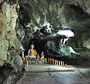 'Buddha Cave behind Wat Tam Pantoorat' by Asienreisender