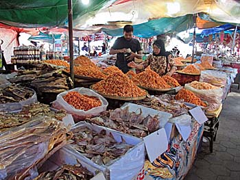 'Kep's Crab Market' by Asienreisender