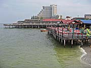 'Restaurants at Hua Hin's Seaside' by Asienreisender