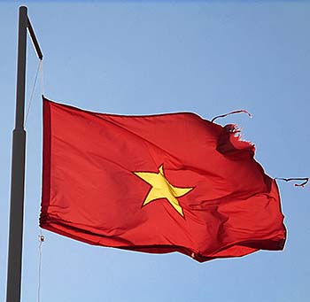 'The Vietnamese Flag' by Asienreisender