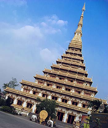 'Phra Mahathat Khong Kaen' by Asienreisender