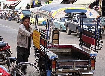 'A Tuktuk in Nong Khai' by Asienreisender