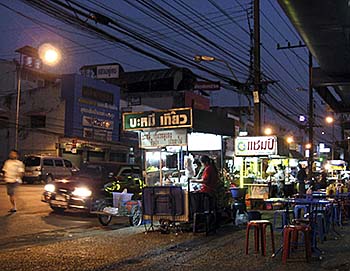 'Ubon Ratchathani at Night' by Asienreisender