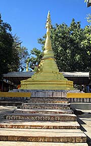 'Stupa at Wat Phnom Yat' by Asienreisender
