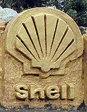 'Shell Logo' by Asienreisender