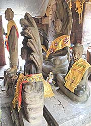 'Idols in the Main Prasat of Wat Banan' by Asienreisender