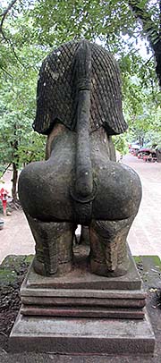 'Lion Statue at Wat Banan' by Asienreisender