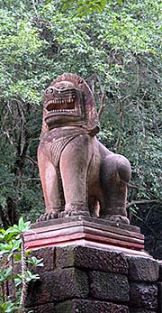 'Lion Statue at Wat Banan' by Asienreisender
