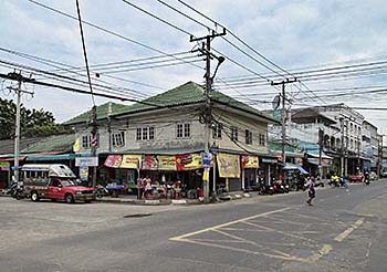 'Wooden Shophouse in Si Saket' by Asienreisender