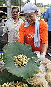 'Pad Thai on a Local Market' by Asienreisender