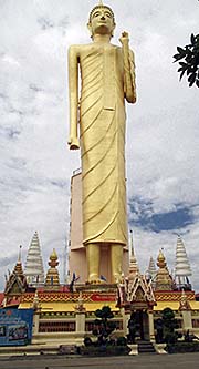 'Phra Phuttha Ratana Mongkhon Maha' by Asienreisender