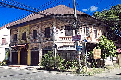 'Colonial Style House in That Phanom' by Asienreisender