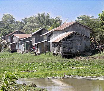 'Slums in the Outskirts of Pursat' by Asienreisender
