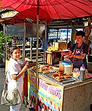 'Foodstall in Saraburi' by Asienreisender
