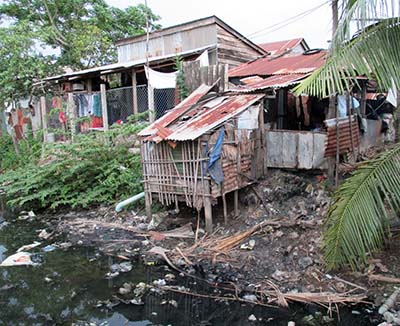 'Slums in Kampot' by Asienreisender