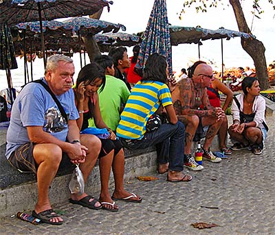 'Expatriates at the Beach of Pattaya' by Asienreisender