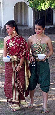 'Court Ladies in Lopburi Palace' by Asienreisender