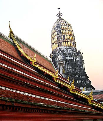 'The Prang of Wat Mahathat in Phitsanulok' by Asienreisender