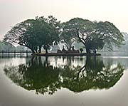 'Islet with a Ruin in Sukhothai Historical Park' by Asienreisender