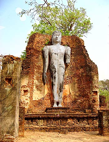 'Buddha Statue in Kamphaeng Phet' by Asienreisender