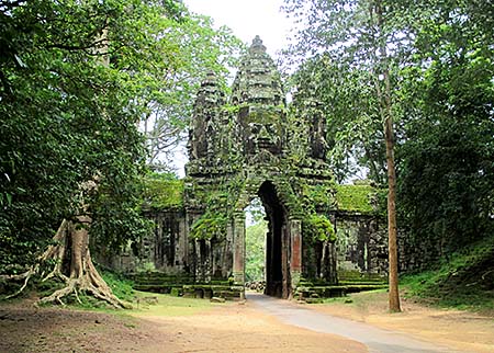 'Angkor Thom's North Gate' by Asienreisender