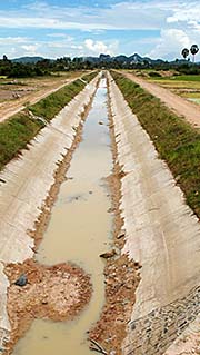 A Long Irrigation Canal in Cambodia' by Asienreisender